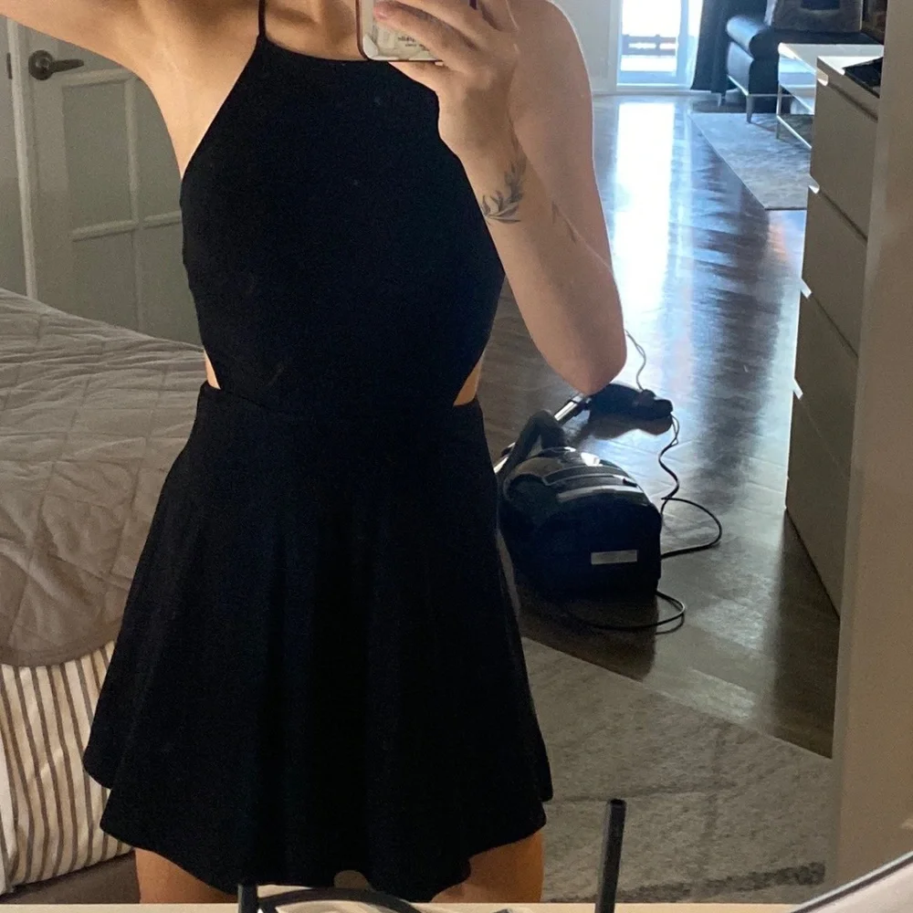 Dress - Picture 2 of 5